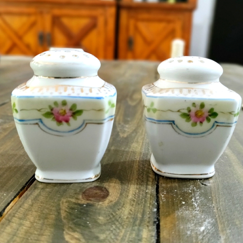 Nippon salt and pepper shakers